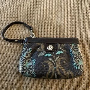 Spartina 449 Daufuskie Island Pleated Linen Wristlet